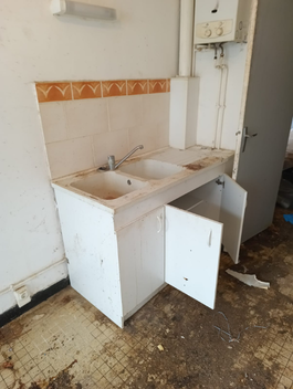 Cuisine encrassée avant nettoyage par Pureos à Arras