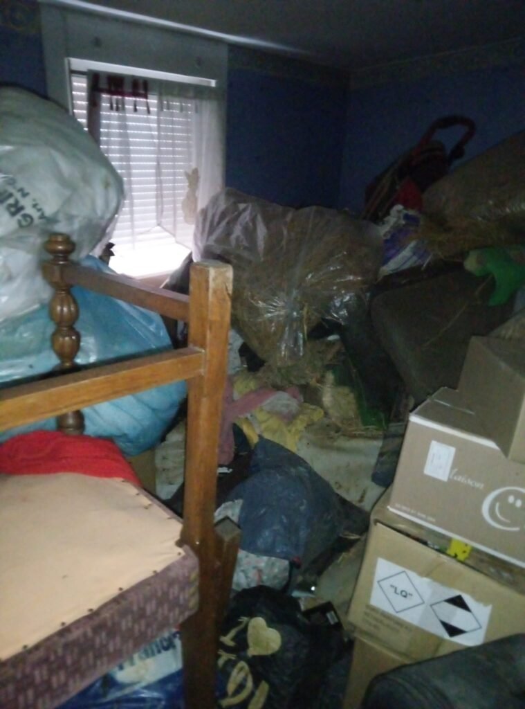 Logement en situation de syndrome de Diogène nettoyé à Lens