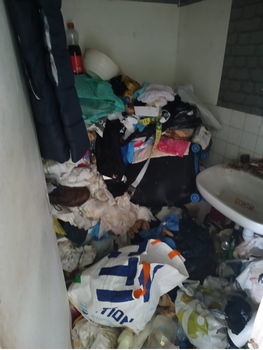 Salle de bains très encrassée avant nettoyage à Douai